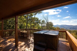 Outdoor dining - Above The Clouds - 3BR/2BA Mtn Views near West Jefferson, Hot Tub & Gas F/P (West Jefferson)