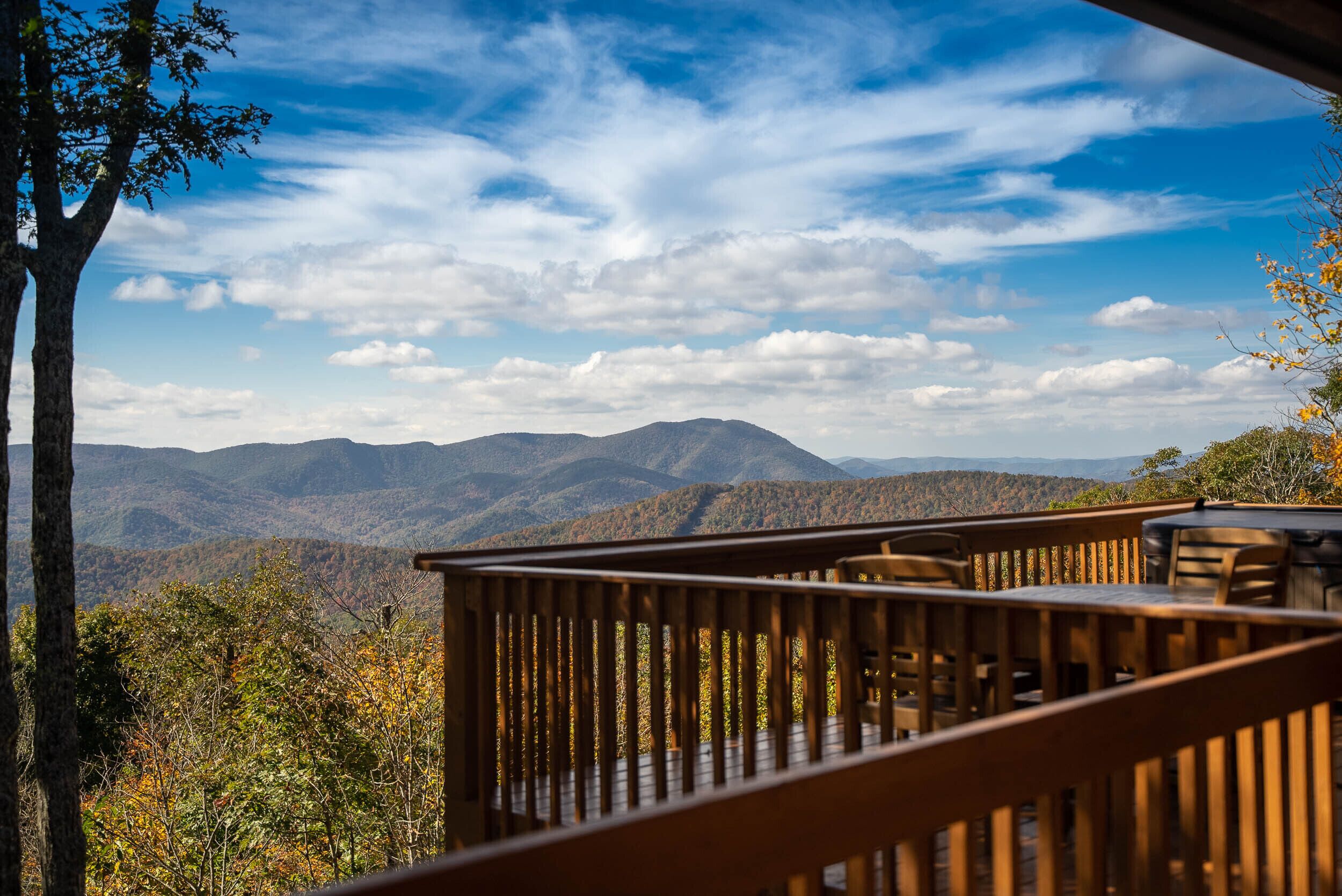 LOW SEPTEMBER RATES! Above The Clouds - Amazing Views at 4200 ft w/Hot Tub