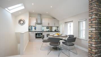Apartment, 3 Bedrooms | Private kitchen