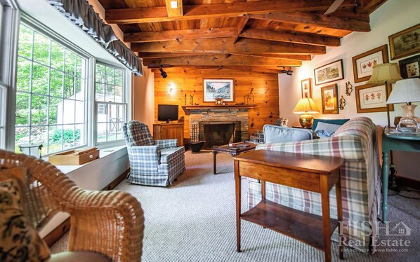 Een televisie en een dvd-speler