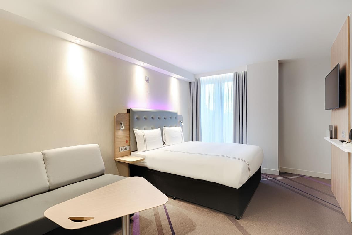 Double Room | 1 bedroom, premium bedding, in-room safe, blackout drapes