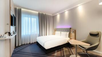 Doppelzimmer, rollstuhlgeeignete Dusche | Zimmersafe, Verdunkelungsvorhänge, schallisolierte Zimmer