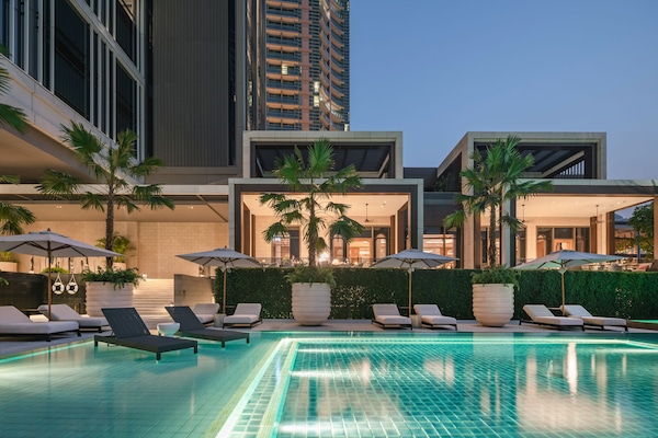 3 piscinas externas, guarda-sóis, espreguiçadeiras