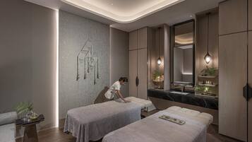 ห้องทรีทเมนท์สำหรับคู่รัก, การนวดแผนไทย, บริการนวด