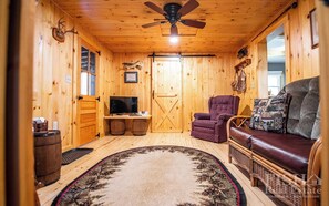 TV - "Tranquility Cottage" is a quaint cottage on the West Side of Lake Mokoma (Laporte)