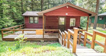 "Tranquility Cottage" is a quaint cottage on the West Side of Lake Mokoma