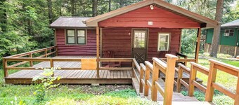 "Little Urbine" ist ein uriges Cottage auf der Westseite des Lake Mokoma