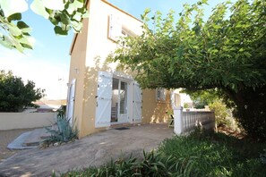 تفاصيل الفندق من الخارج