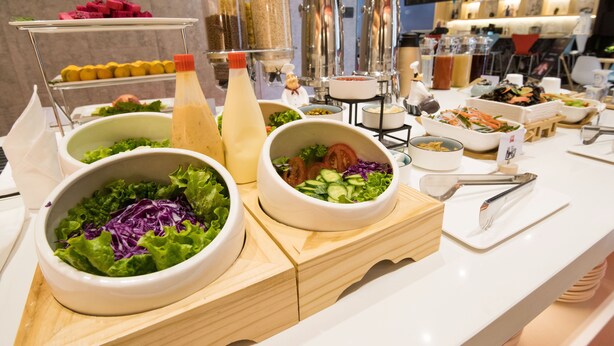 A buffet with various salads and condiments. - Ibis Xian Xingqing Palace Park Hotel (Xi'an)