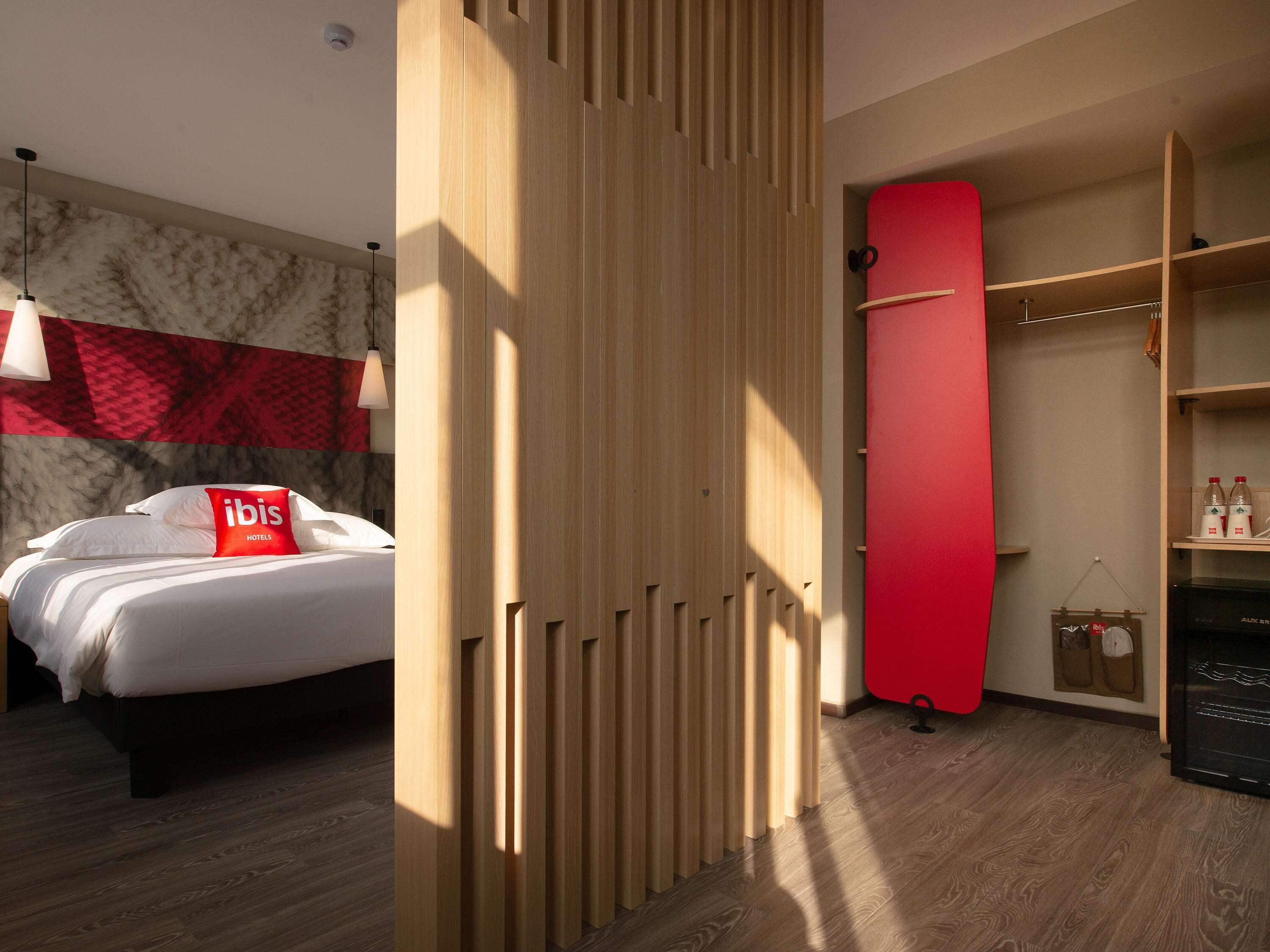 Habitación doble superior | Escritorio, espacio para trabajar con laptop y cortinas blackout 