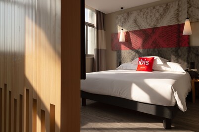 Ibis Guanyun Kowloon Port Water Street Hotel