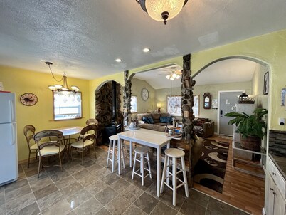 Middle of town lodge style cottage