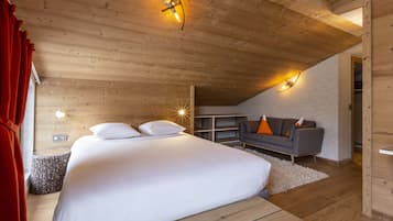 Suite Luxe, vue montagne (Sommet) | Literie de qualité supérieure, bureau, rideaux occultants