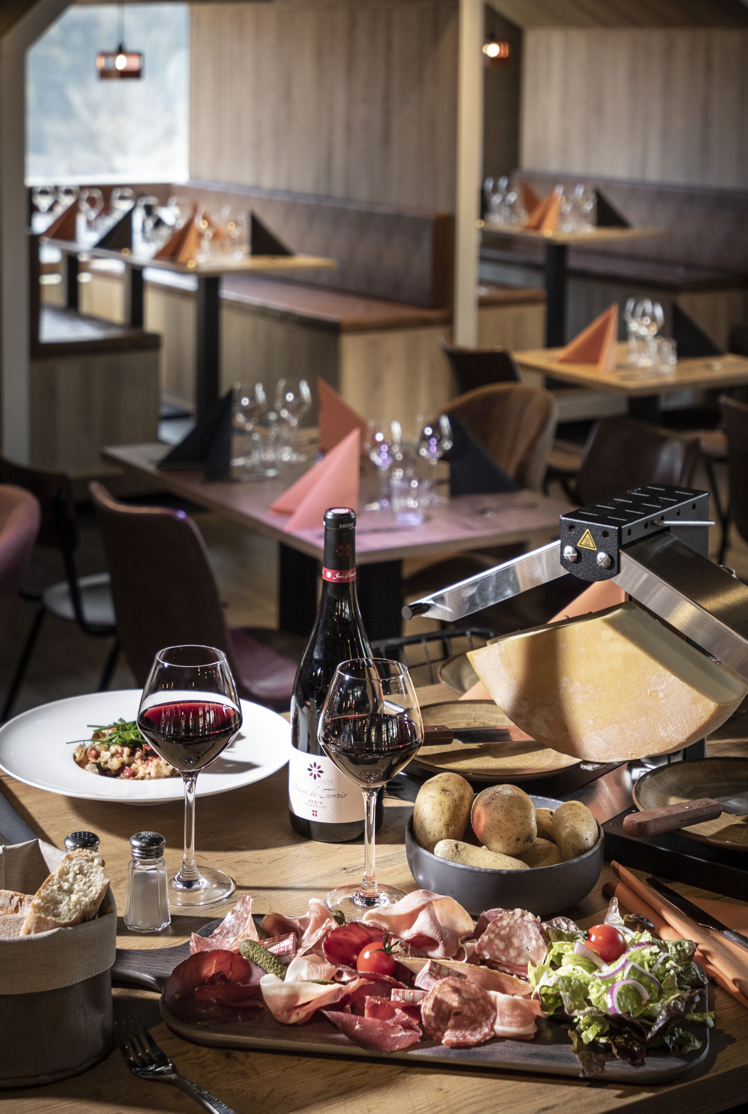 Petit déjeuner, déjeuner et dîner servis sur place