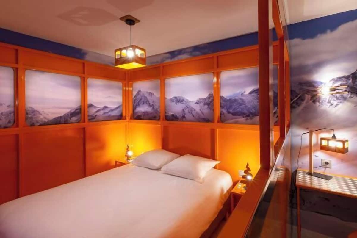 1 bedroom, premium bedding, desk, blackout curtains