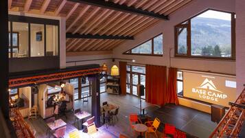 Breakfast, lunch and dinner served