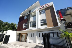 Exterior - OYO 781 Erga Family Residence Syariah (Surabaya)