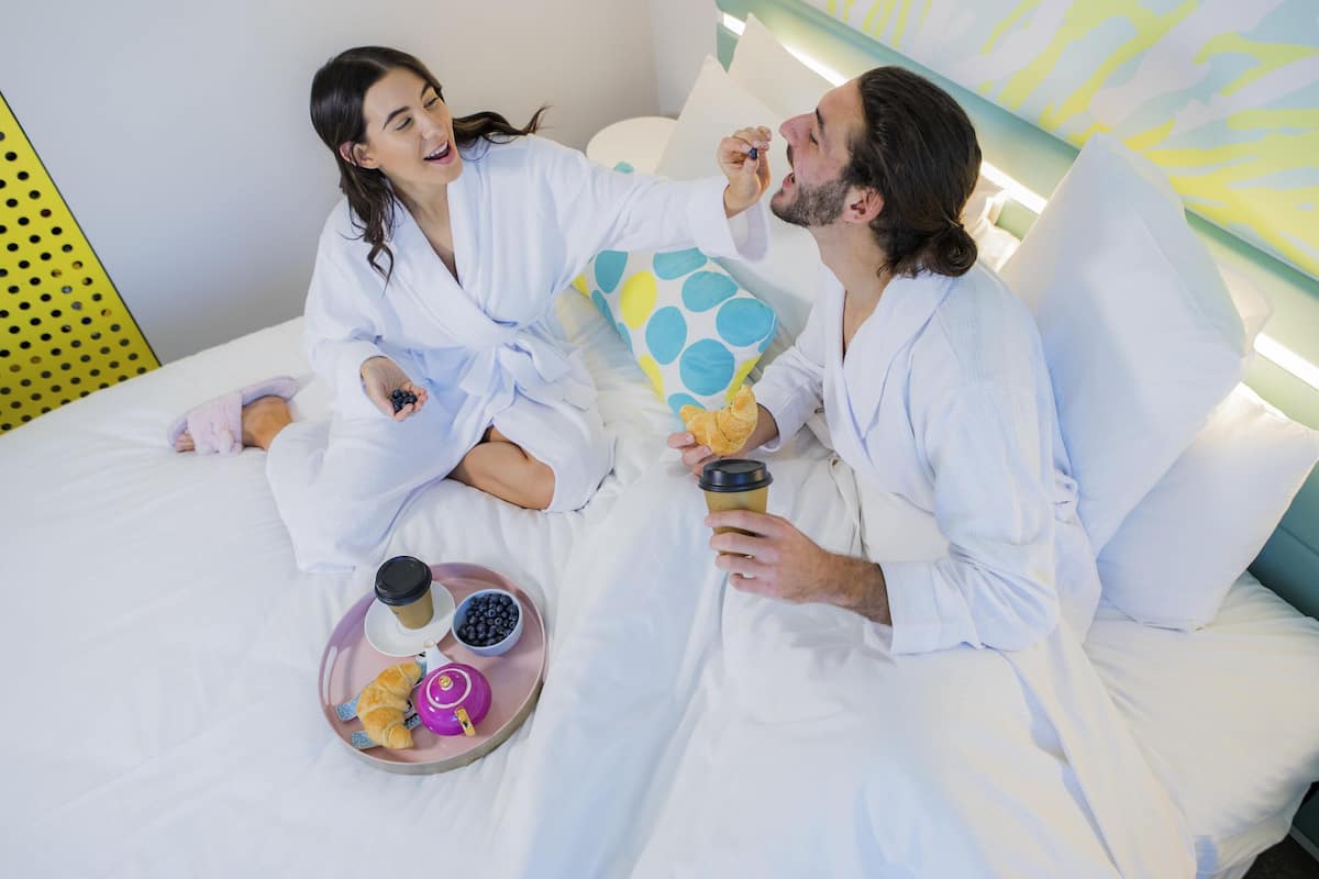 Habitació estàndard, 1 llit de matrimoni gran | Minibar, caixa forta a l'habitació, escriptori i cortines opaques