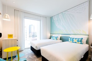 迷你�吧、客房内保险箱、办公桌、遮光窗帘