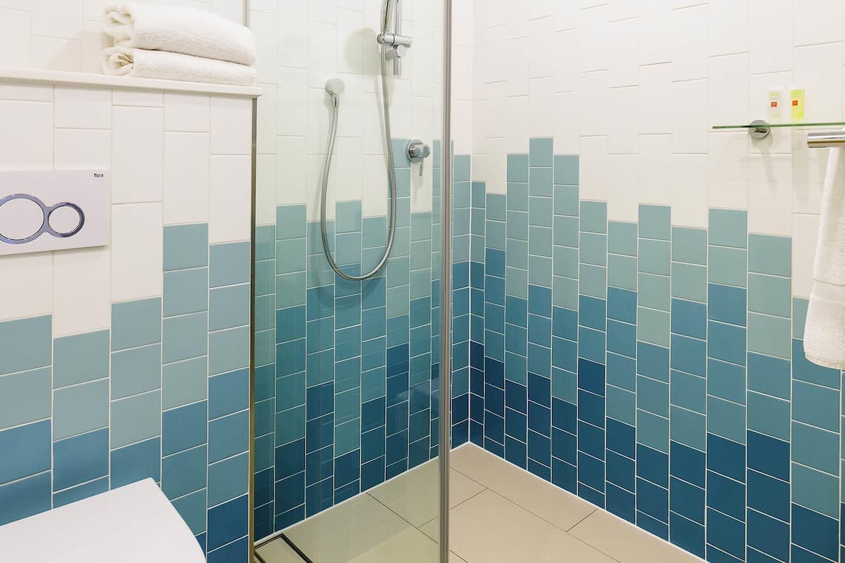 Superior Room, 1 King Bed, City View | Minibar, in-room safe, desk, blackout drapes