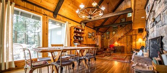 Lakefront wooden "Heritage House Cottage" in Lake Mokoma