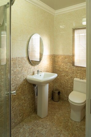 Standard Double Room | Bathroom