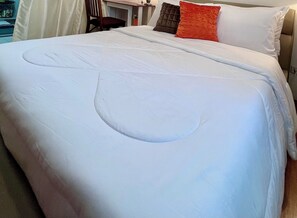 1 habitación, caja de seguridad en la habitación y escritorio 