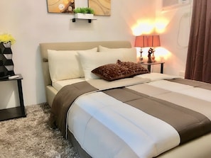 1 habitación, caja de seguridad en la habitación y escritorio