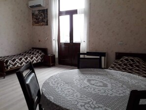 Dining - Apartments For Family in Centre of Tbilisi (Dzveli Tbilisi)