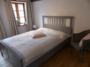 3 bedrooms, desk, free WiFi, bed sheets - Old grocer from 1732 (Friedrichstadt)