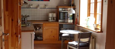 Frigorifero, forno, piano cottura, lavastoviglie