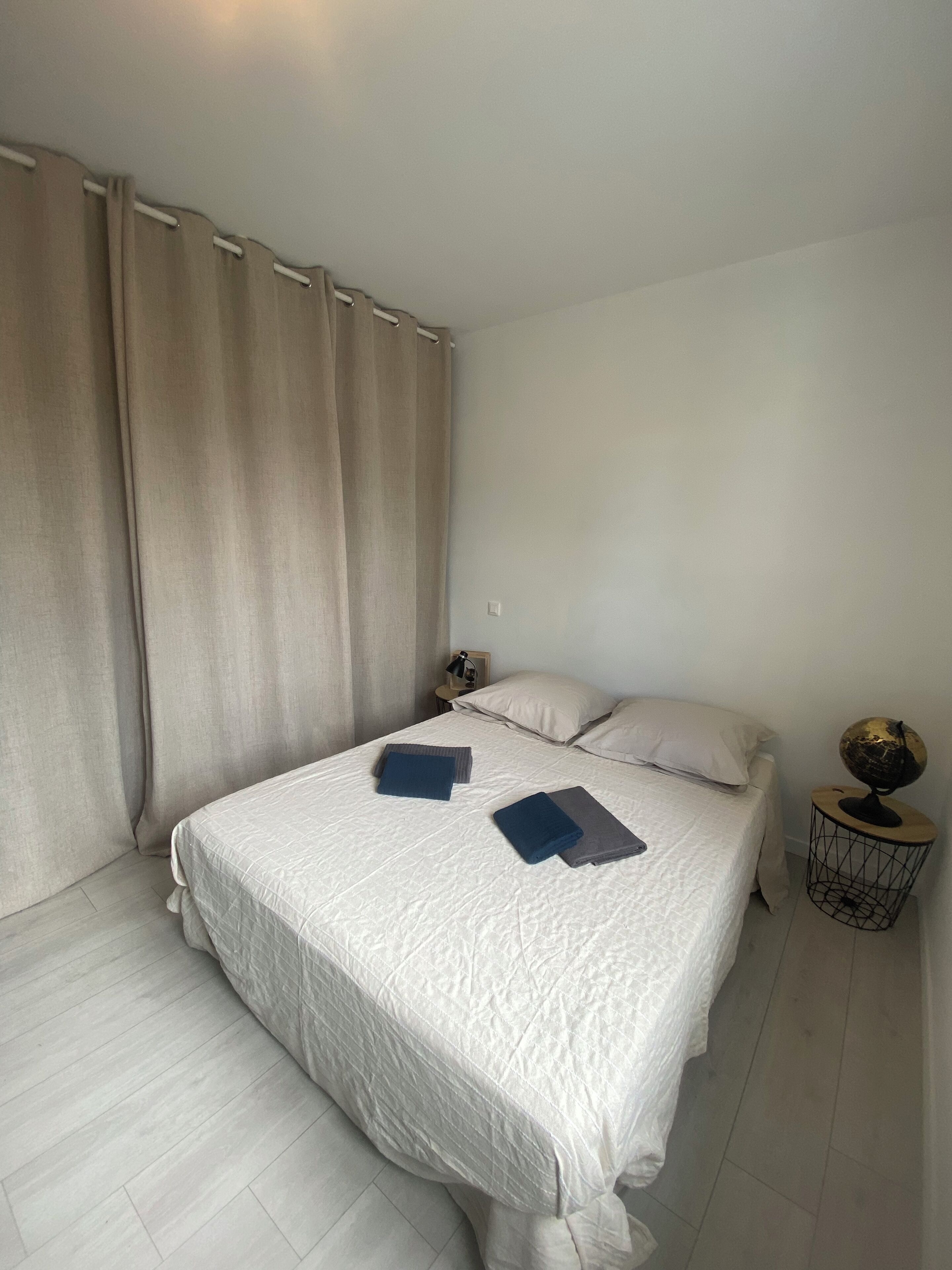 3 chambres, fer et planche à repasser, Wi-Fi, draps fournis