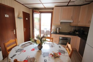 Kjøleskap, mikrobølgeovn, ovn og oppvaskmaskin