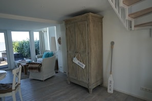 In-room safe, iron/ironing board, free WiFi, bed sheets - Strandhus 17 (Wunstorf)