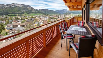 Deluxe Apartment, 3 Bedrooms, Kaiserresidenz | Terrace/patio