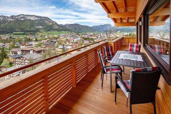 Deluxe Apartment, 3 Bedrooms, Kaiserresidenz | Terraza o patio