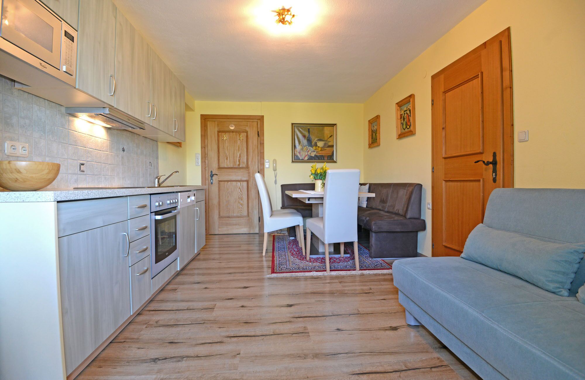 Romantic Apartment, 3 Bedrooms, Kalkstein | Cocina privada | Refrigerador con congelador, microondas, horno y parrilla de estufa 