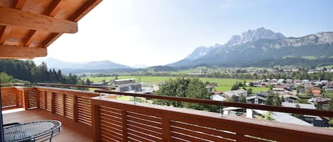 Deluxe Apartment, 3 Bedrooms, Kaiserresidenz | Terrazza/patio