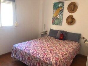 2 bedrooms, iron/ironing board, travel cot, free WiFi