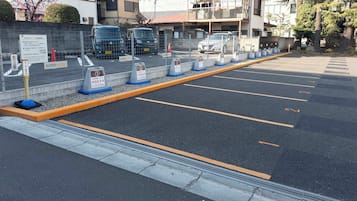 المنطقة المحيطة بالمنشأة