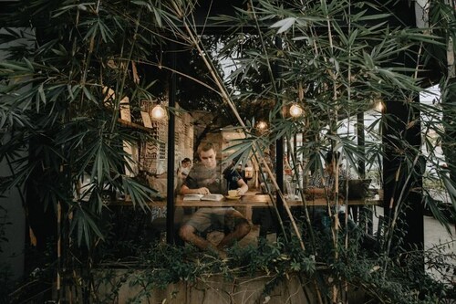 Murals Hostel & Cafe Mactan