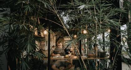 Murals Hostel & Cafe Mactan