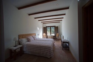 In-room safe, free WiFi - El Mas del Poeta (Petrer)