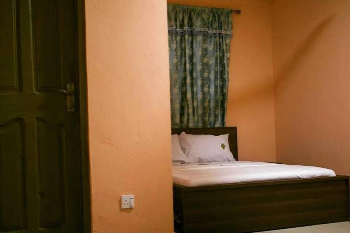 Standard Double Room | Desk, blackout drapes, bed sheets