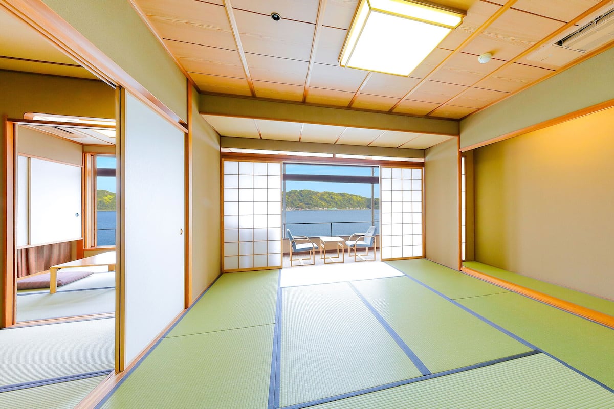 Standard Japanese-Style-Room with 10+4.5 Tatami mats - Indoor Bath - Non-Smoking | Caja de seguridad en la habitación y cortinas blackout