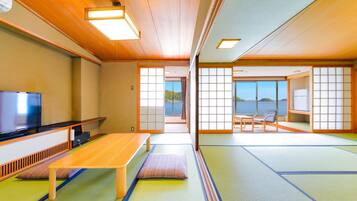 Standard Japanese-Style-Room with 12.5+6 Tatami mats - Indoor Bath - Non-Smoking | In-room safe, blackout drapes