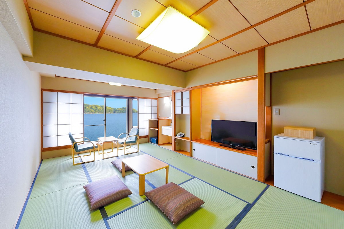 Habitación económica, para no fumadores (Economy Japanese-Style, Indoor Bath) | Caja de seguridad en la habitación y cortinas blackout