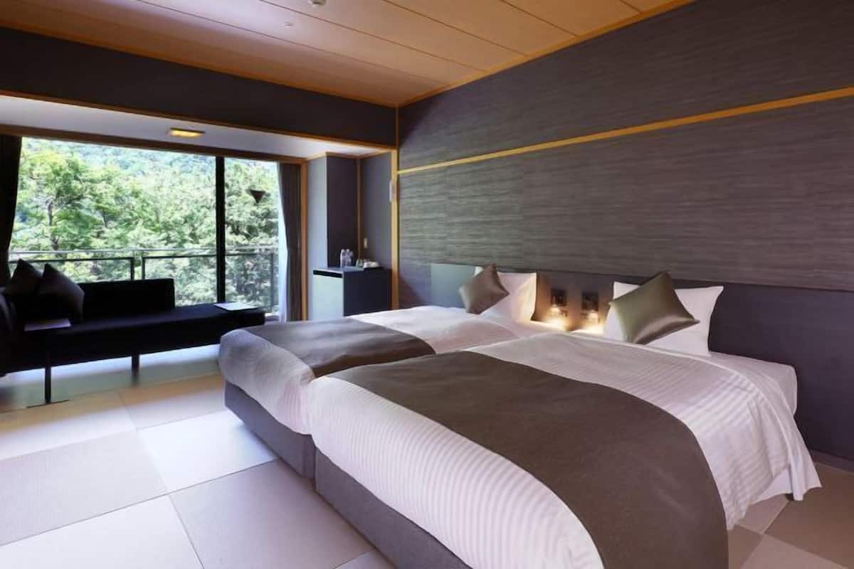 In-room safe, free WiFi, bed sheets