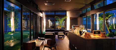 Lobby lounge