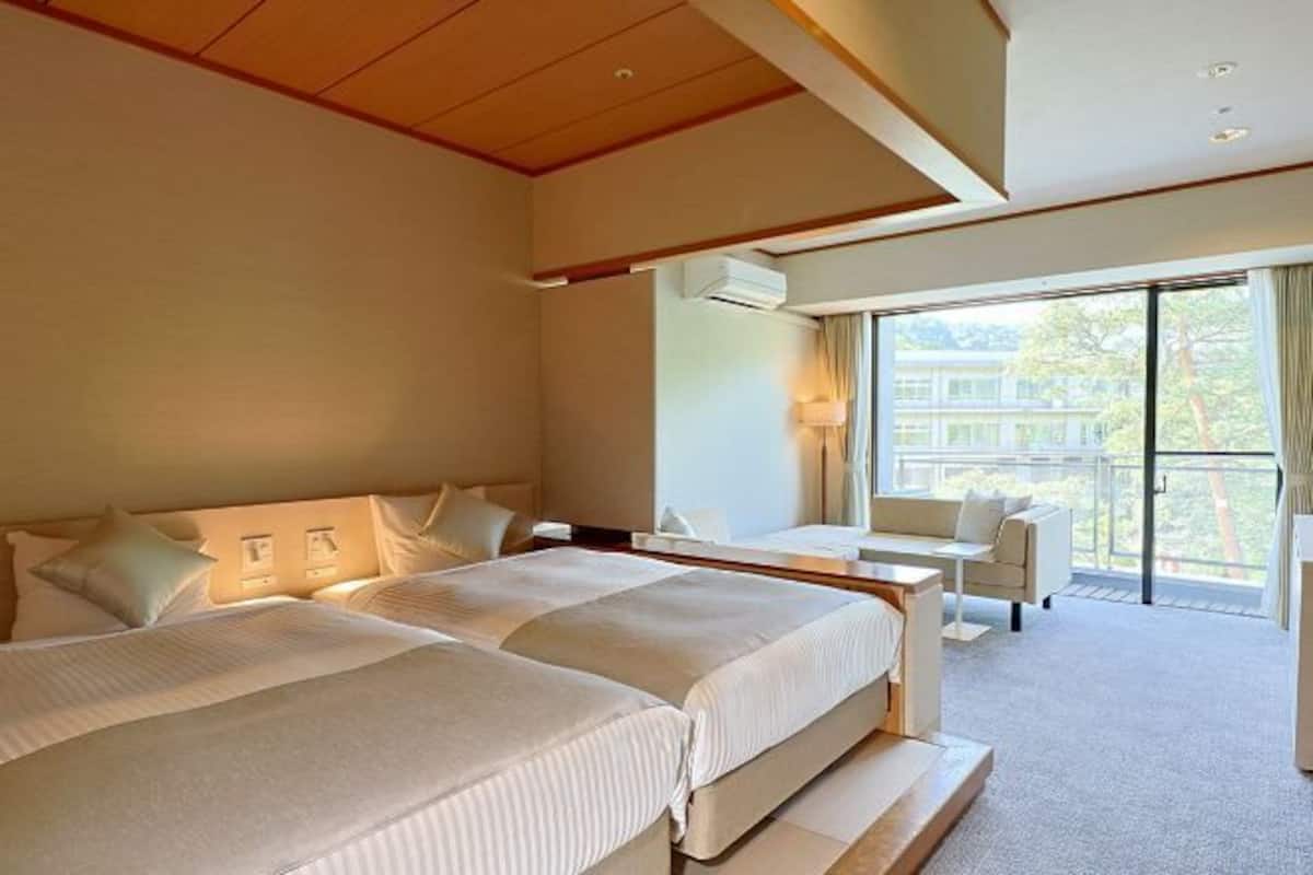 In-room safe, free WiFi, bed sheets